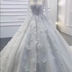 Wedding Dress For Sale! A Beautiful Ball Gown With Huge Train!